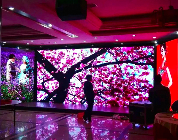 LED室内P3高清显示屏深圳市锐飞光电显示屏厂家价格怎么样图片