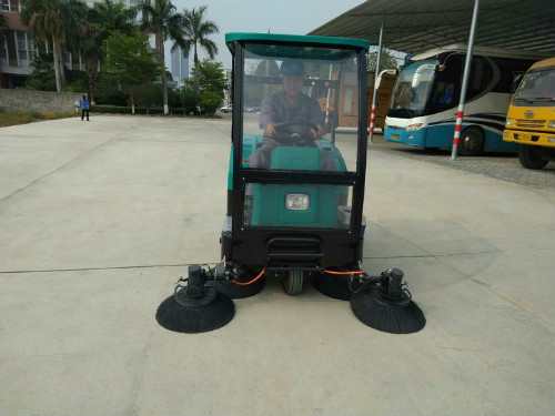 柳州工业园驾驶式自动扫地车推荐柳州工业园驾驶式自动扫地车推荐