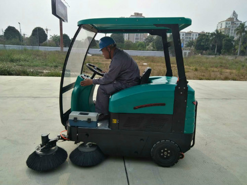 柳州工业园驾驶式自动扫地车推荐图片