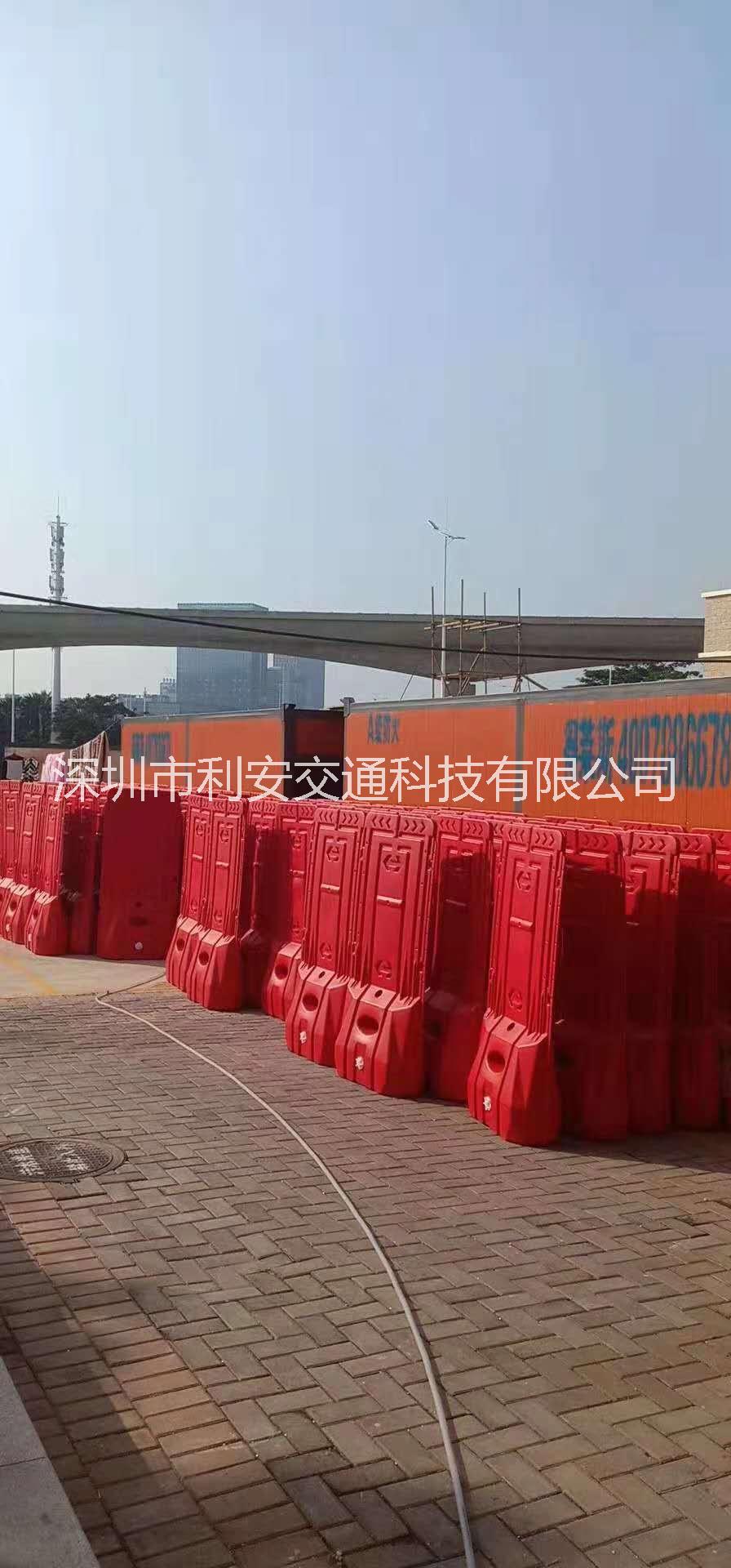供应深圳龙华区路面施工高水马围挡厂家 红色围栏水马