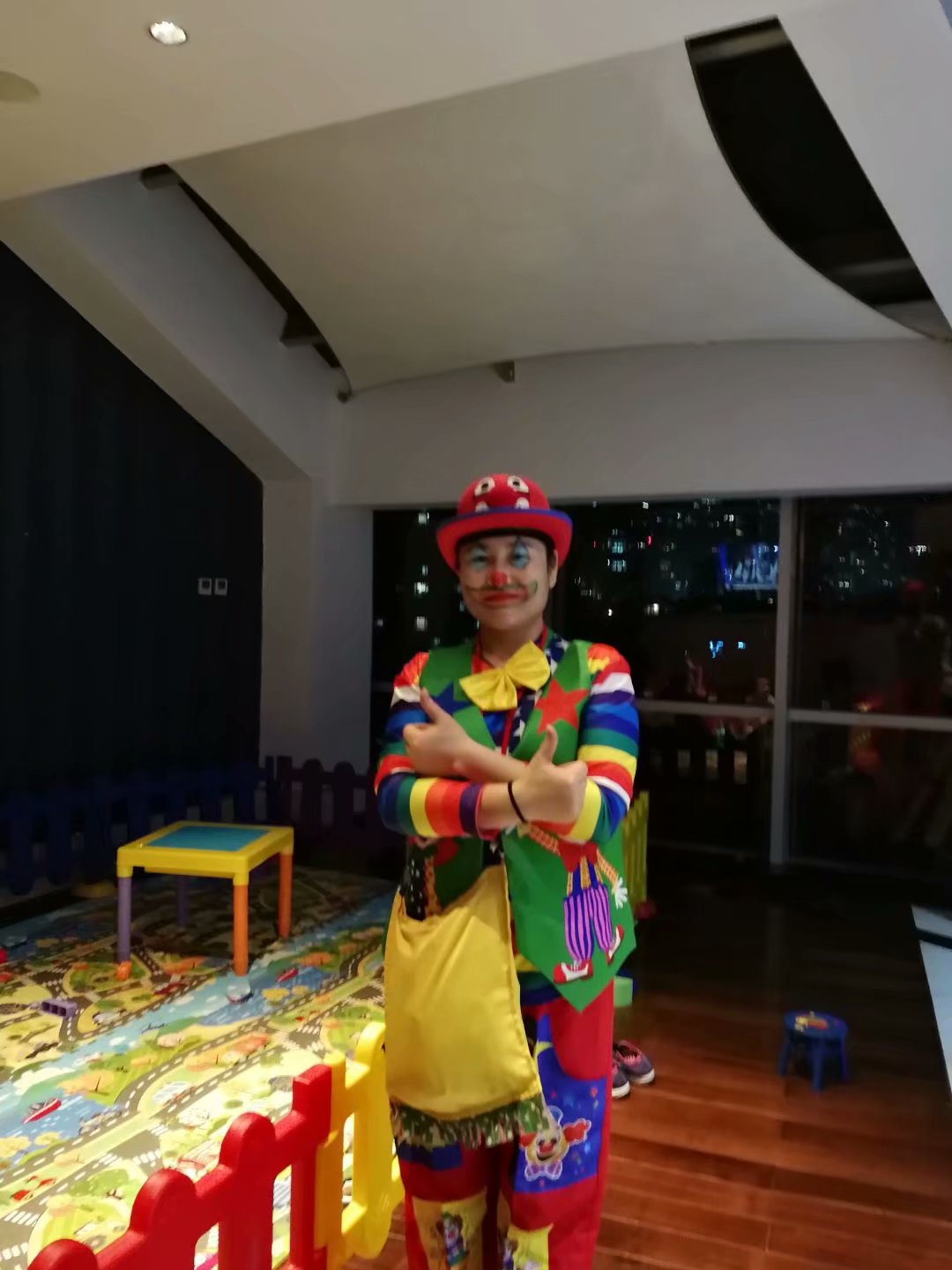 北京周边本人小丑气球表演魔术泡泡秀18701695461