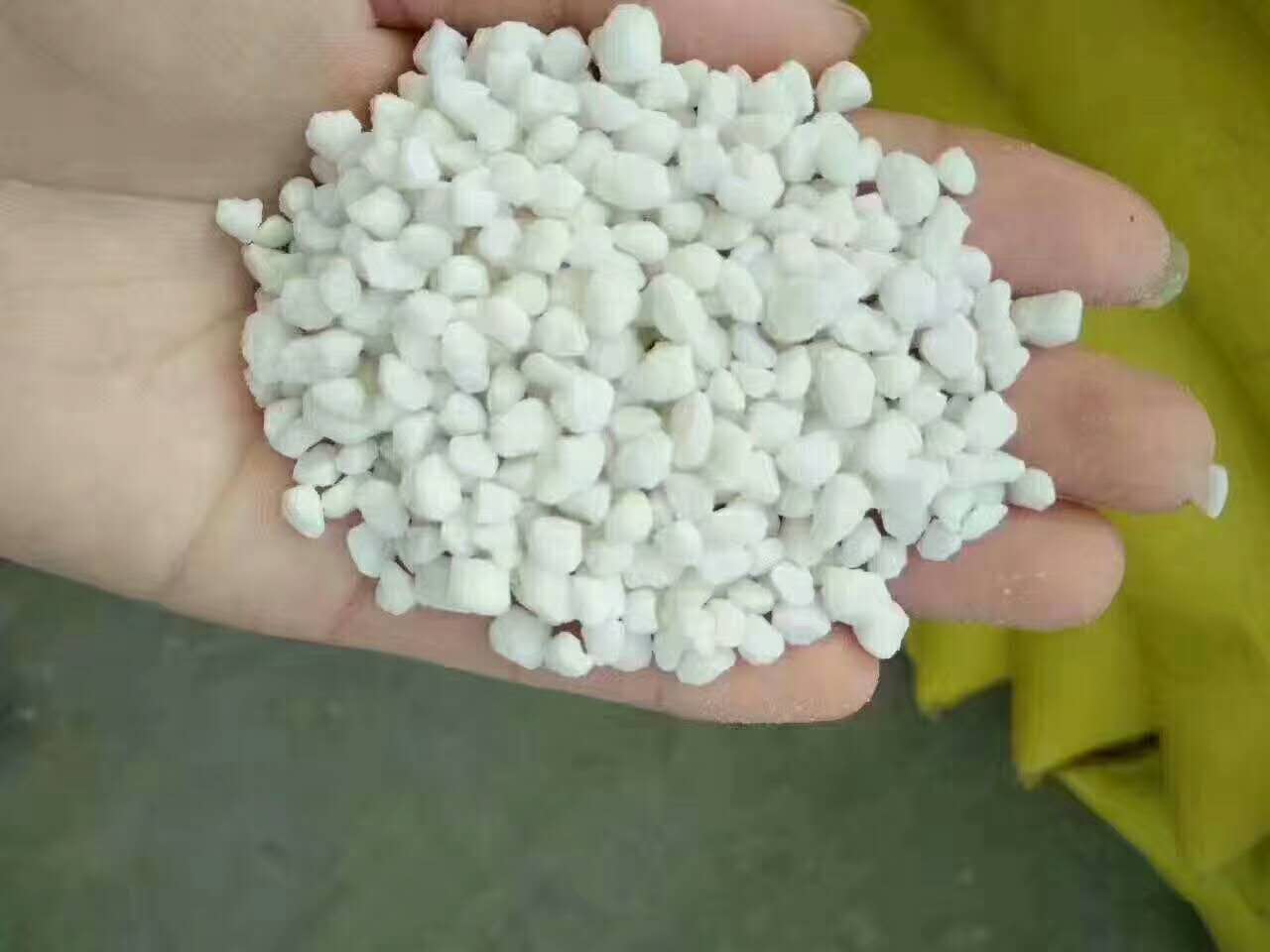 厂家大量供应硫酸铵挤压颗粒 氮肥