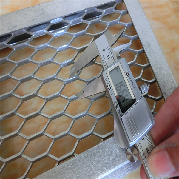 供应拉网铝板-孔状定制-欧百得 铝网板 拉伸铝网板图片