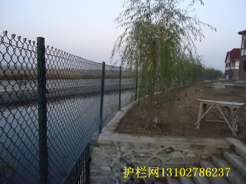 河道护栏网，水池防护网，池塘隔离网厂家图片
