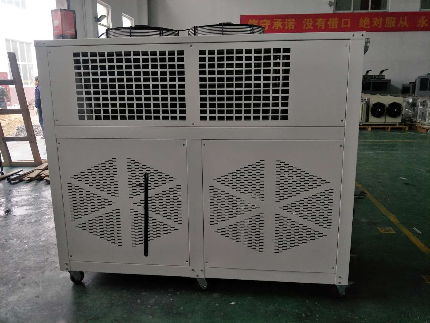 太原制冷机厂家  太原冷却设备  太原工业油冷却机制造商图片