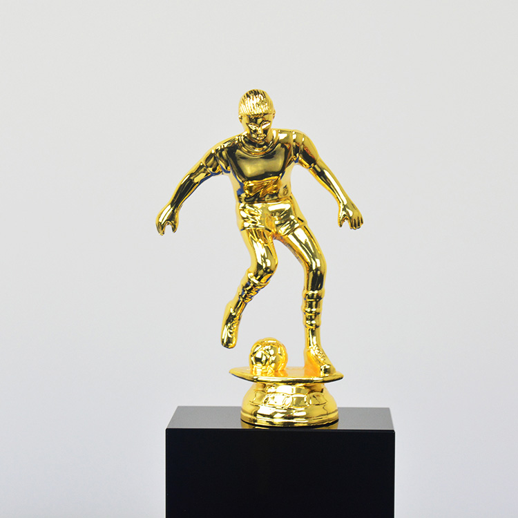 金属水晶奖杯定制创意刻字，足球体育比赛运动会冠军纪念品奖杯图片
