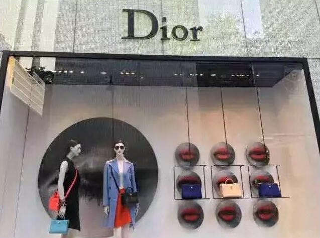 Dior橱窗光栅变画展示牌