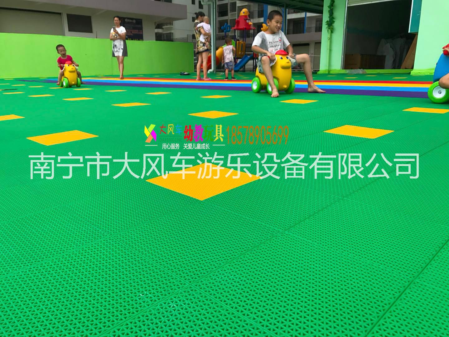 广西南宁悬浮地板厂家 南宁幼儿园悬浮地板地胶图片