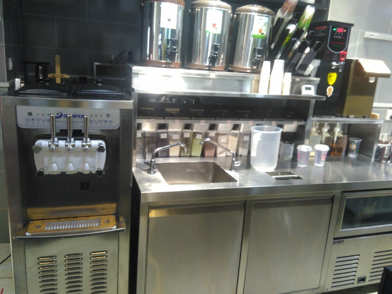 一套奶茶店机器设备 奶茶店的设备需要多少钱 奶茶店设备