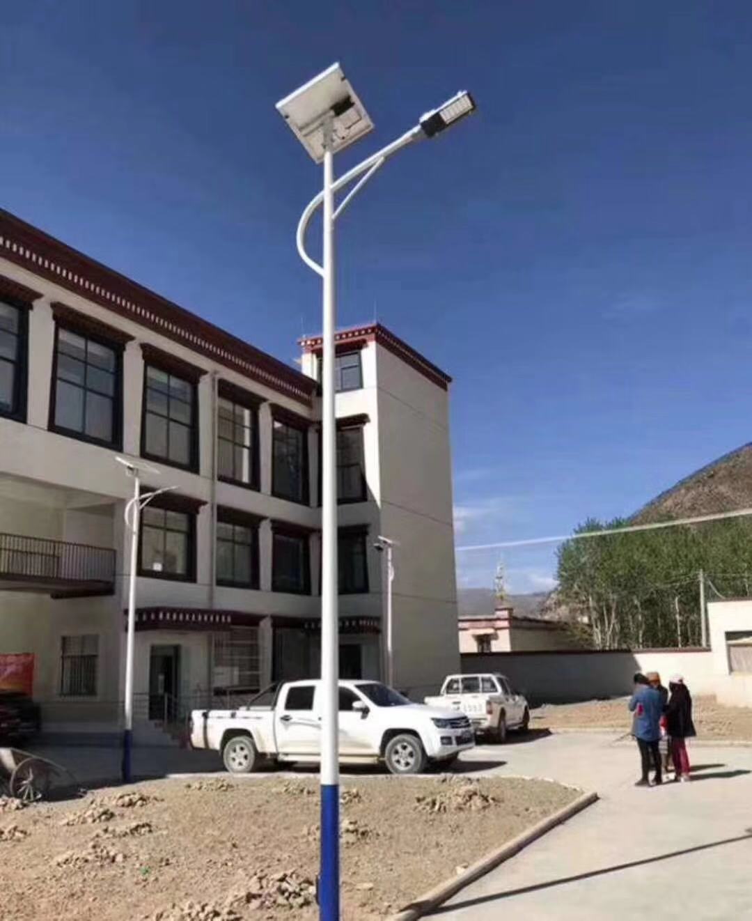 西藏拉萨6米30W太阳能路灯锂电