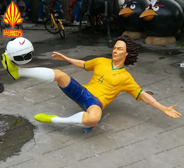 玻璃钢体育人物雕塑工艺品 巴西足球运动员大卫路易斯