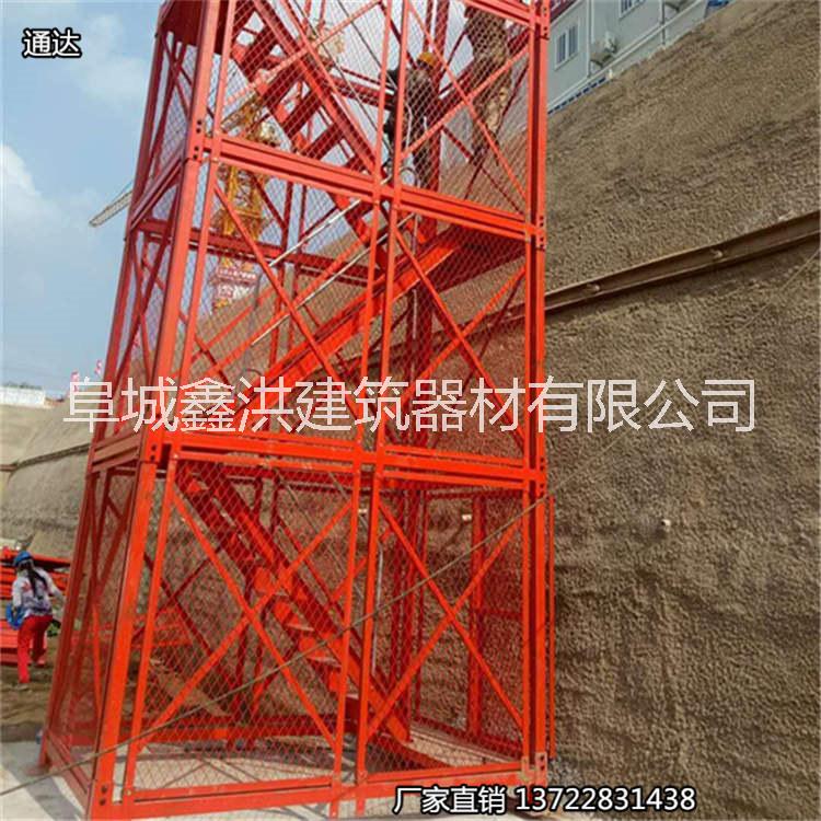 2023江苏安全爬梯 梯笼价格 通达框架梯笼 组合式梯笼 质优价廉图片