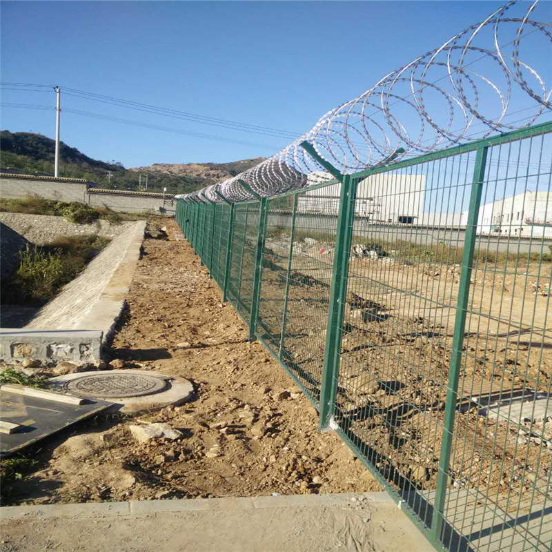 Y型安全防御护网 机场护栏围栏 钢丝围栏带刺护栏网图片