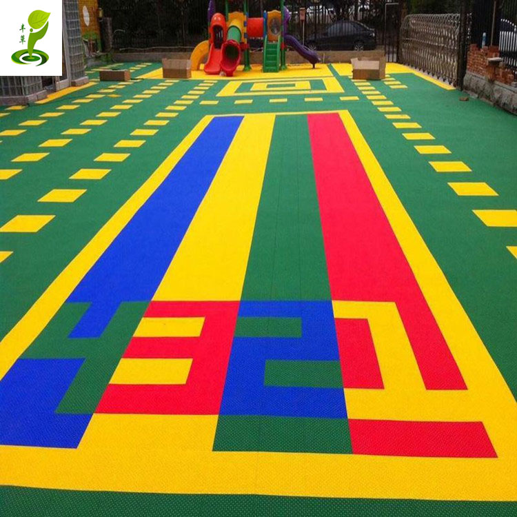 广东红色人造草儿童乐园塑料草坪地毯幼儿园养眼仿真装饰人工假草皮图片