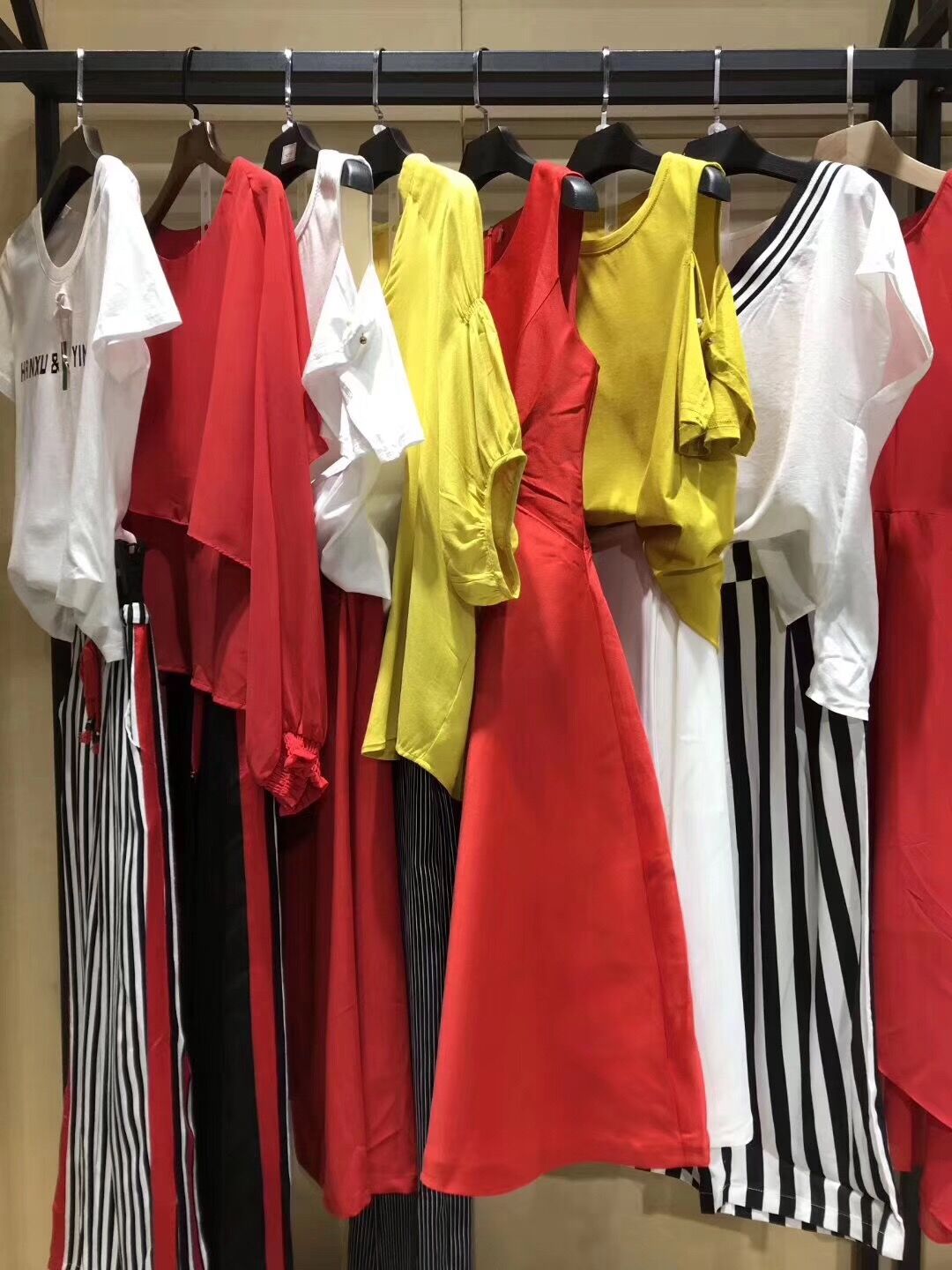 广州千纳服饰提供品牌女装尾货 韩序 夏季一手货源 价格实惠图片