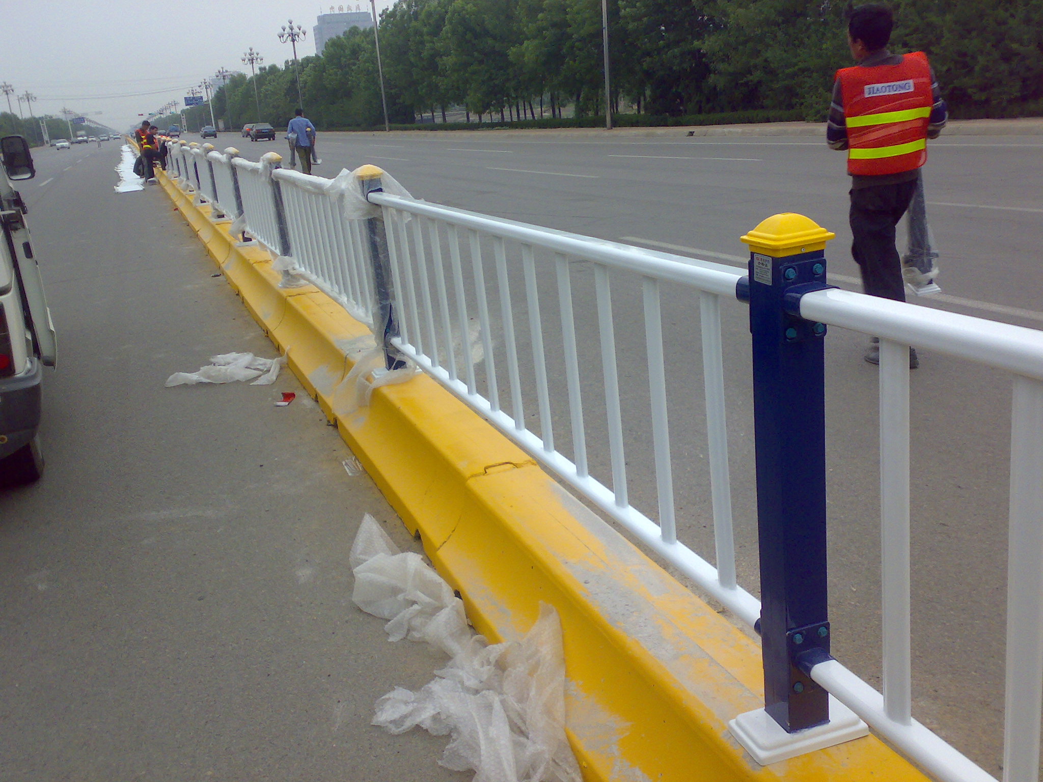 厂家定制道路栏杆-耐腐蚀隔离栏杆-道路防撞栏杆