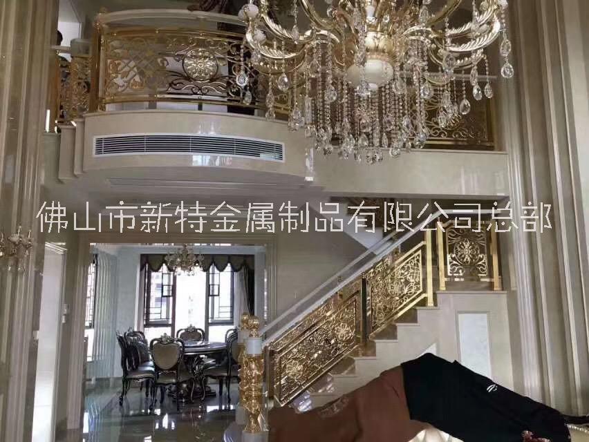 深圳独特精美的时尚住宅装修艺术铝雕花楼梯护栏图片