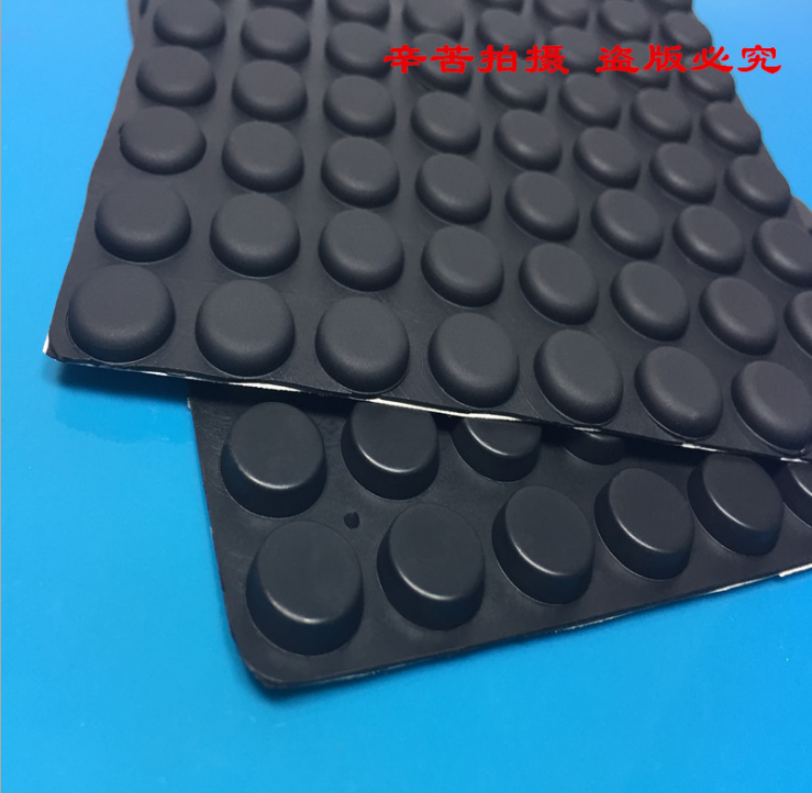 现货供应 黑色橡胶防滑胶垫 耐磨环保无毒无味圆柱形透明胶垫 透明防滑胶垫图片