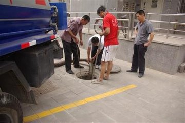 武汉江汉区抽粪吸污化粪池清理公司图片