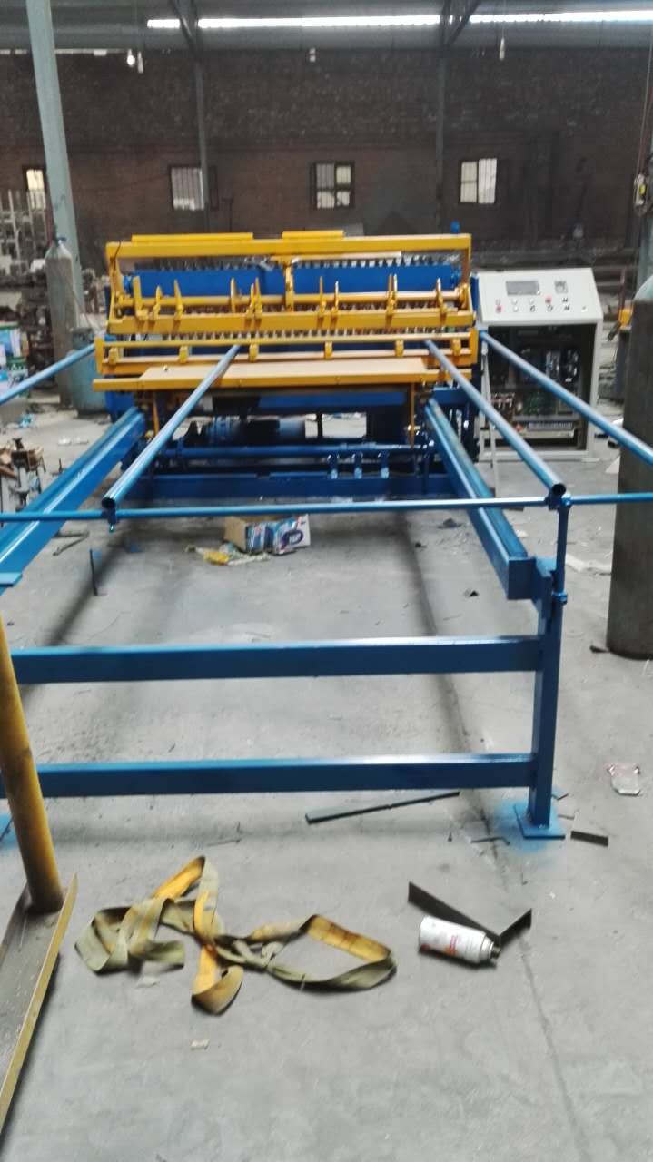 山东供应用于养殖笼具的焊的新款养殖网排焊机支持定制图片
