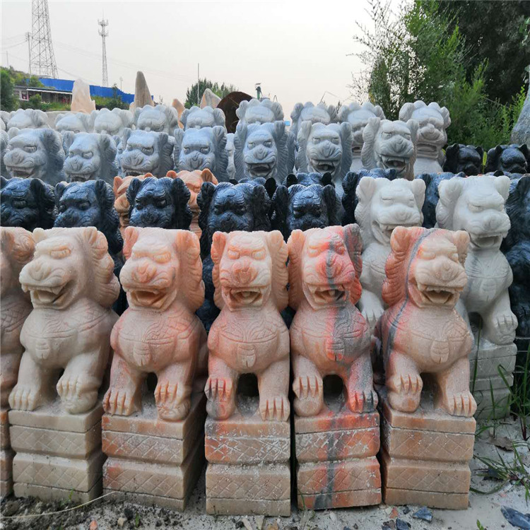 南阳市石狮子雕刻厂家石狮子雕刻工艺品 石雕石狮子定做多少钱一对