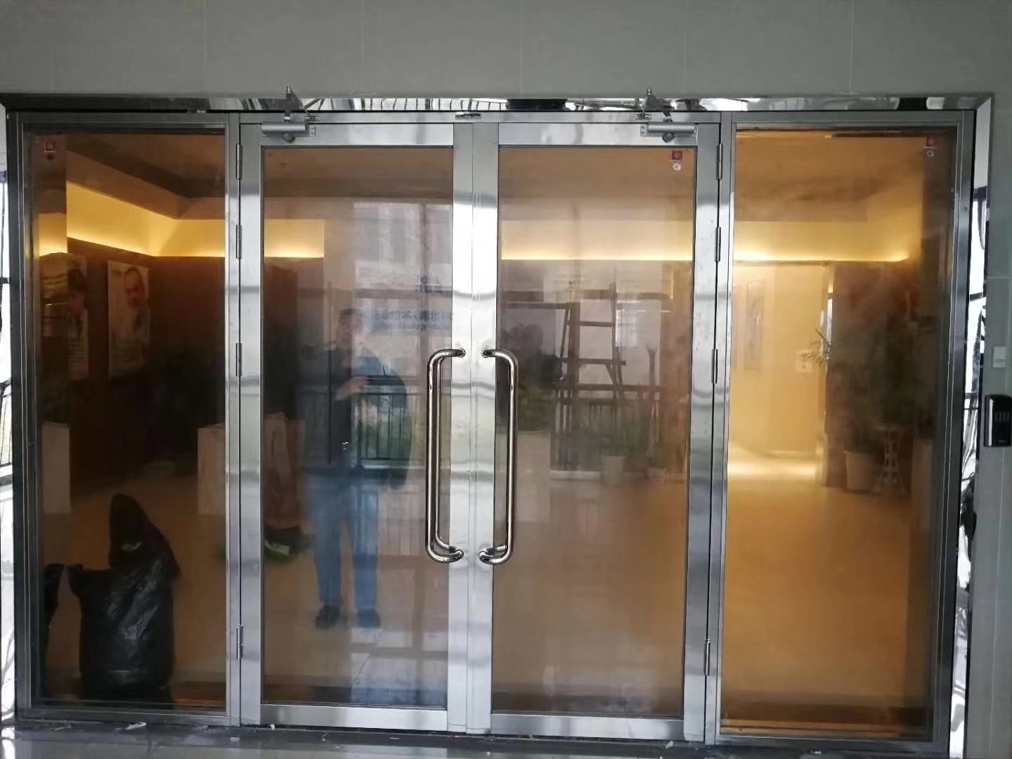 防火玻璃门、玻璃防火门、大玻璃门——南京双杰消防图片