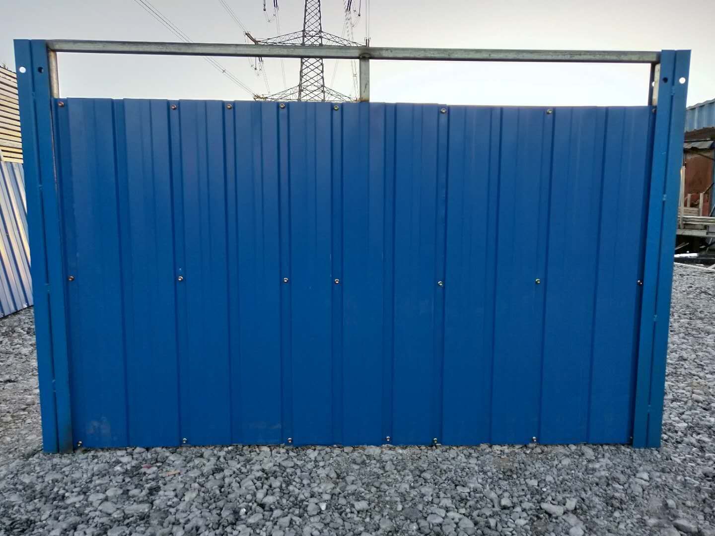 保定围挡板 找瑞丰彩钢板厂家 提供制作 安装 保定市彩钢围挡板图片