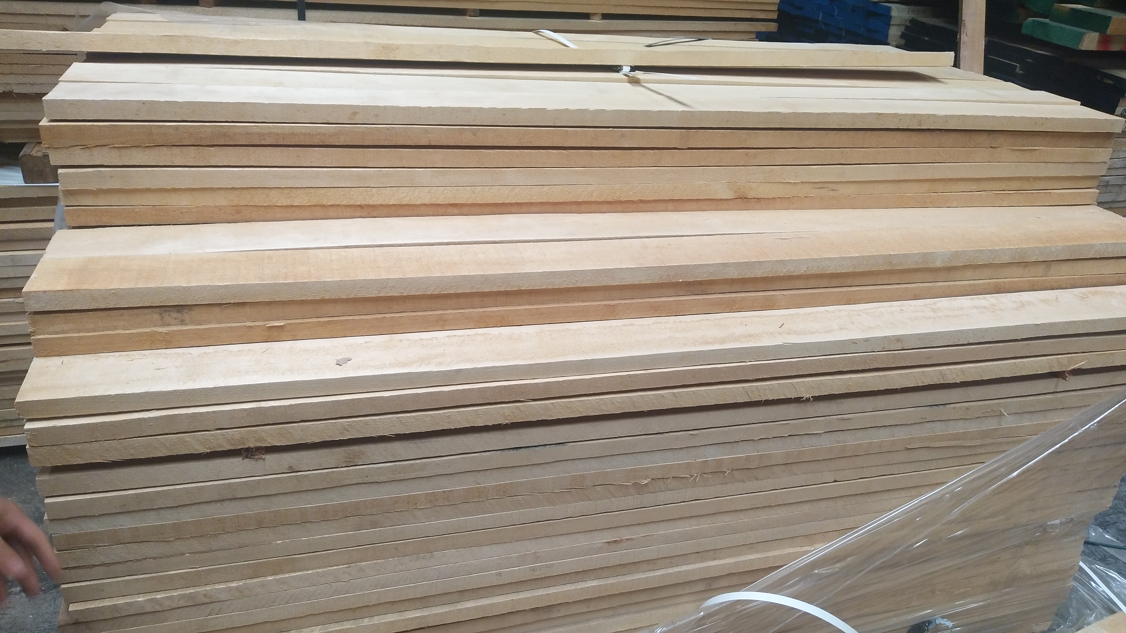 欧洲进口枫桦FAS级实木板材，四面无结疤材，规格齐全，库存稳定图片