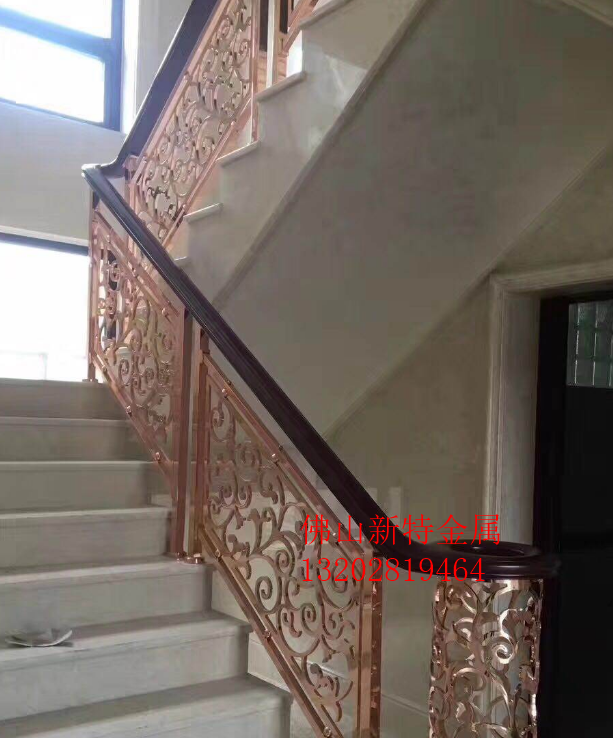 设计铝板浮雕镂空楼梯护栏简约设计铝板浮雕镂空楼梯护栏 香槟金色铝艺镂空楼梯扶手