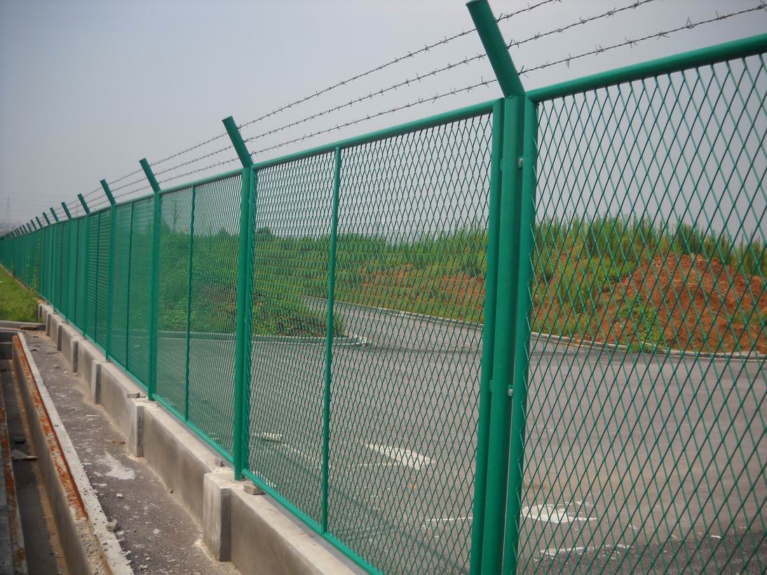 公路隔离网   护栏网  防御  强度高