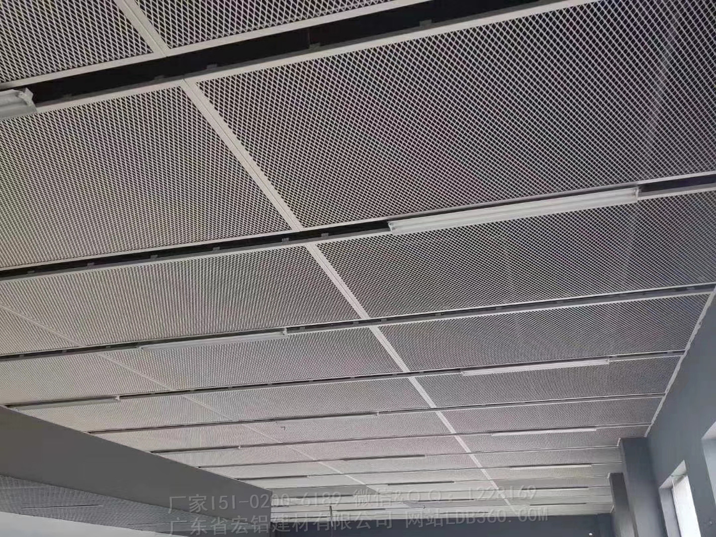 广州市装饰铝网板厂家装饰铝网板厂家生产铝网格吊顶，防火通风网板，隔离防护铝网。