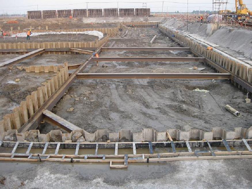 地下室桩基础工程施工拉森钢板桩打拔施工新型冷弯 CSZ1 拉森桩12米使用基础桩支护图片