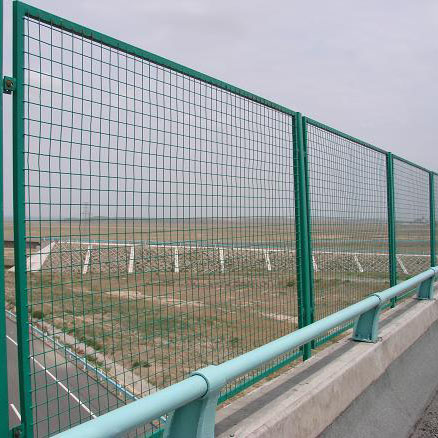 光伏发电站护栏网生产厂家太阳能发电站护栏图片