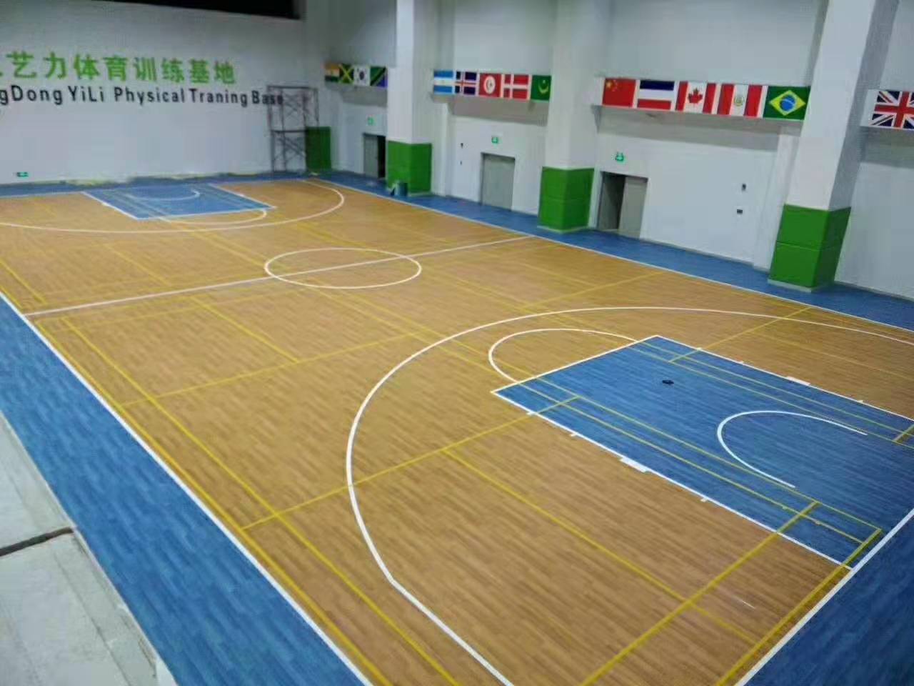 篮球场PVC塑胶地板施工队 室内外篮球场专用PVC安全地板图片