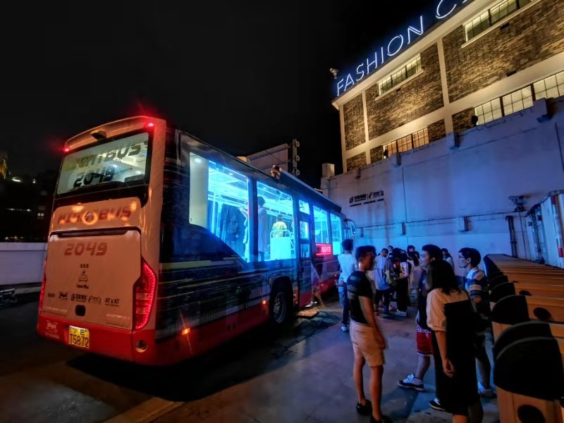 上海路演巴士广告改装租赁巡展图片