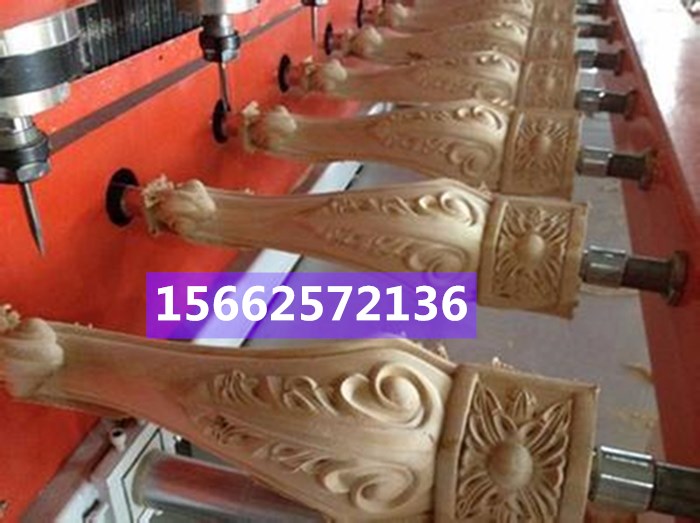 潍坊厂家定制生产楼梯扶手雕刻机，一挂12头圆雕机图片