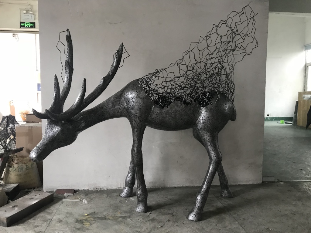 深圳市不锈钢动物鹿雕塑厂家