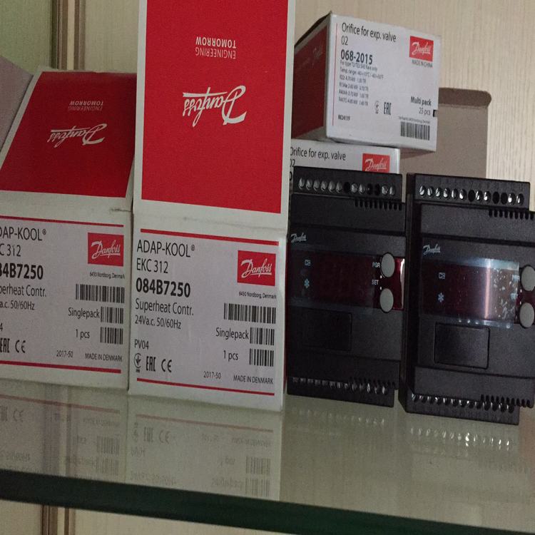 EKC312-084B7250-Danfoss 过热度控制器