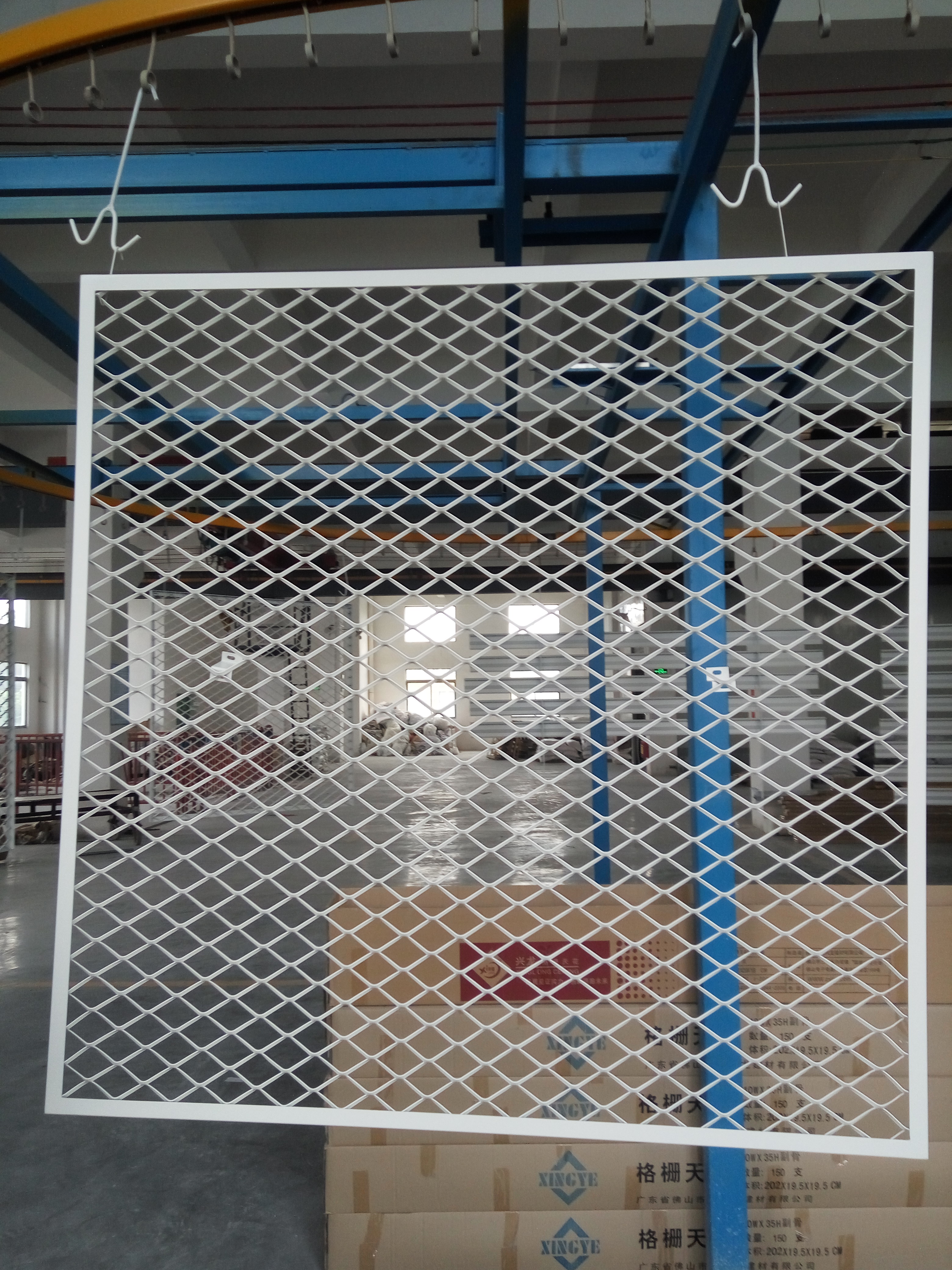佛山市铝拉网板厂家室内2毫米厚白色铝拉网板吊顶网孔颜色可以定做