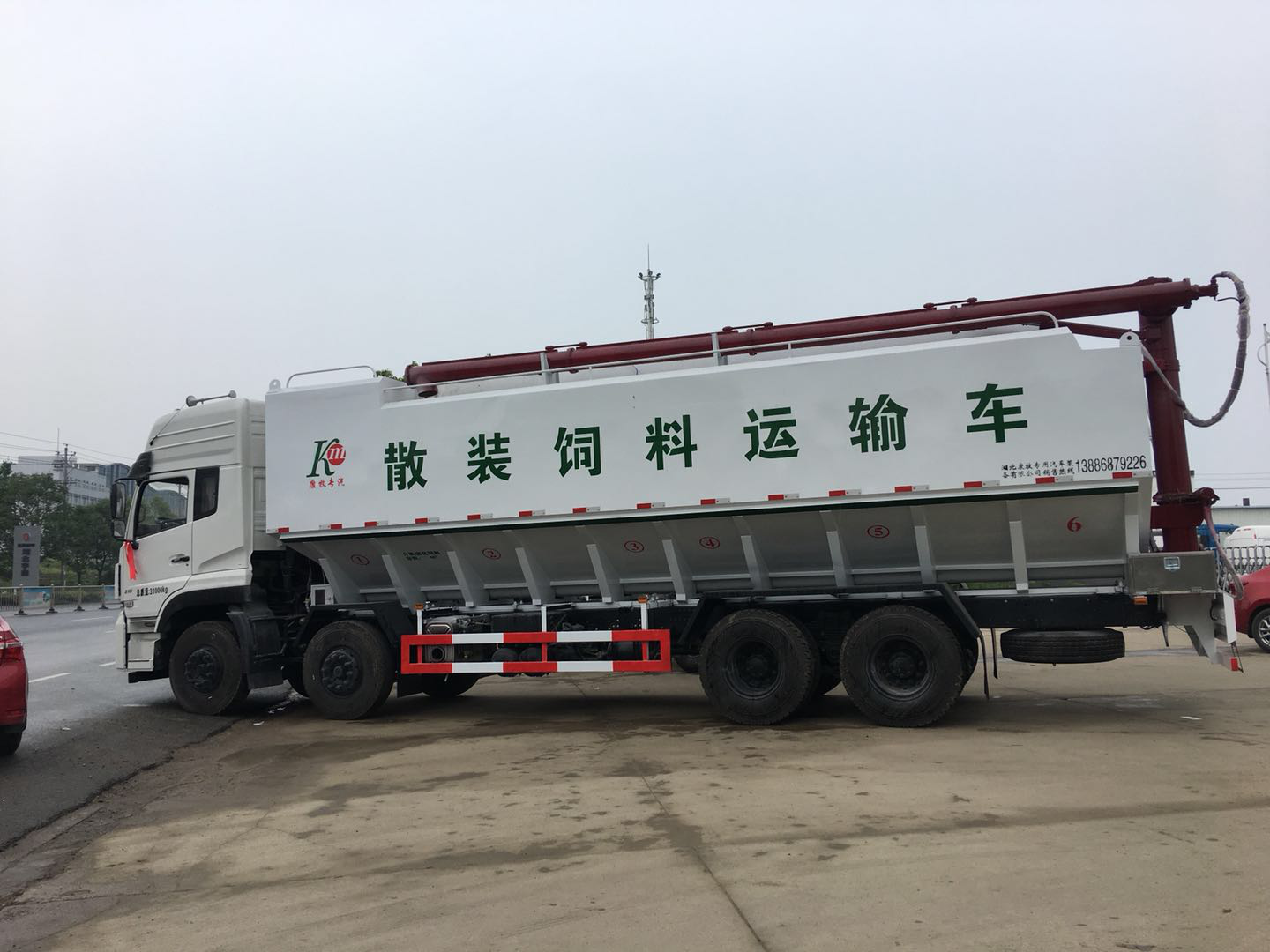 东风20吨散装饲料车 散装饲料运输车