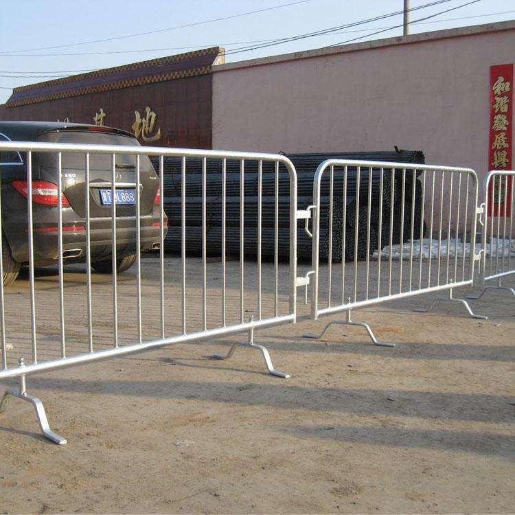 移动隔离栏移动隔离栏、伸缩护栏、隔离栏杆