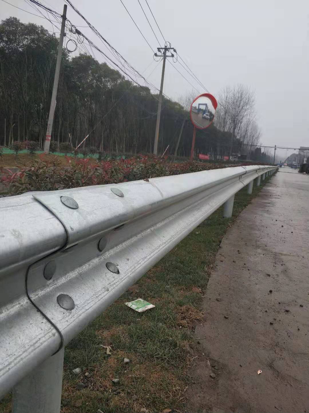 高速护栏板厂家乡村道路防撞护栏板镀锌喷塑波形护栏带安装