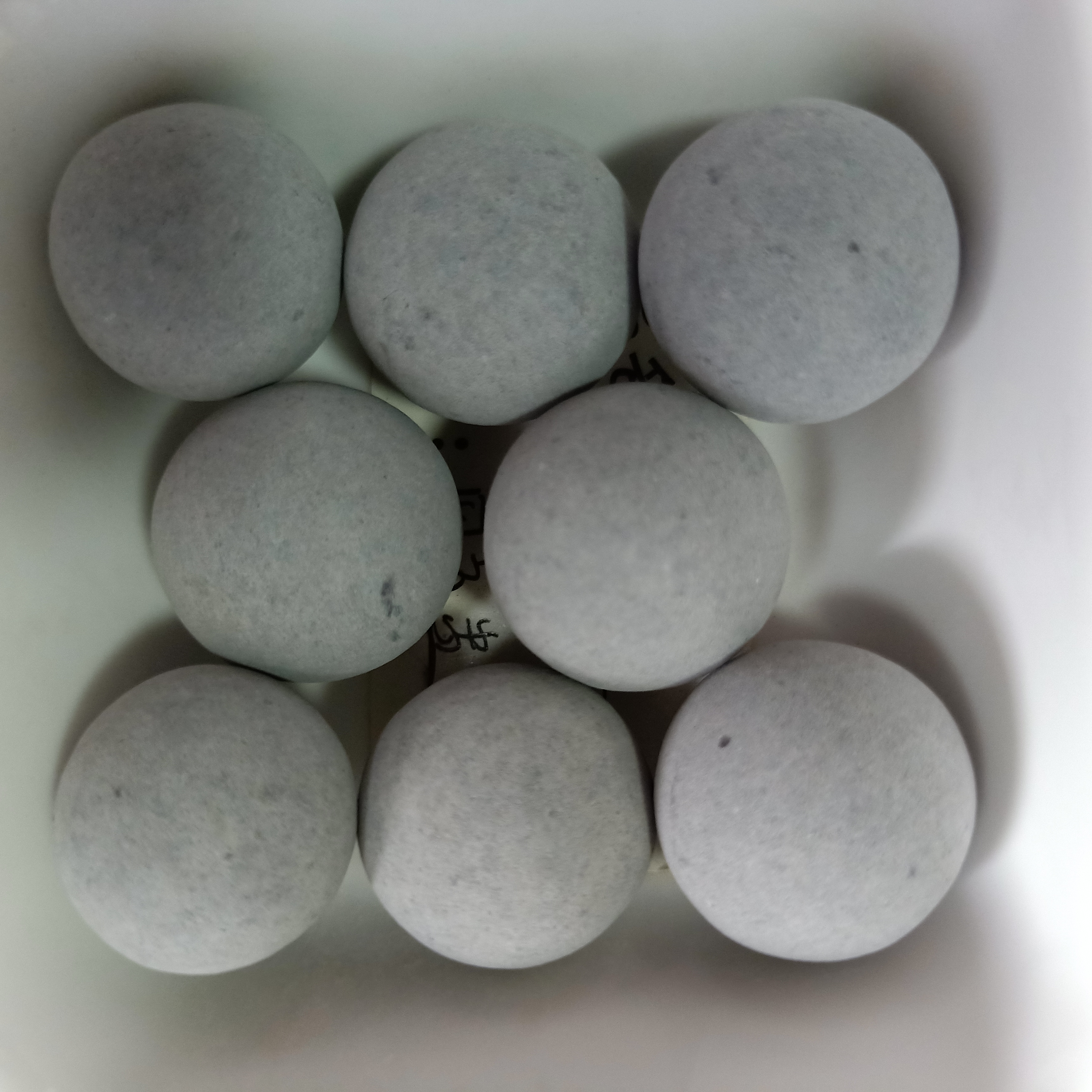 厂家供应电气石矿物球 电气石陶粒 托玛琳颗粒 彩色陶粒 电气石陶瓷球图片