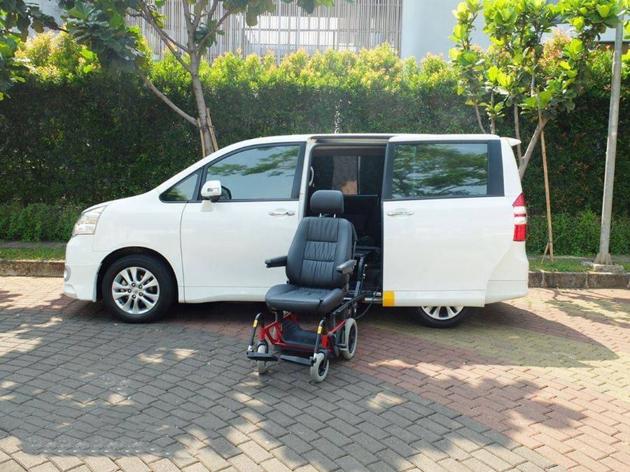 菏泽市带有对接轮到方便残疾人出行的升降厂家威霆唯雅诺改装的， 带有对接轮到方便残疾人出行的升降福祉座椅
