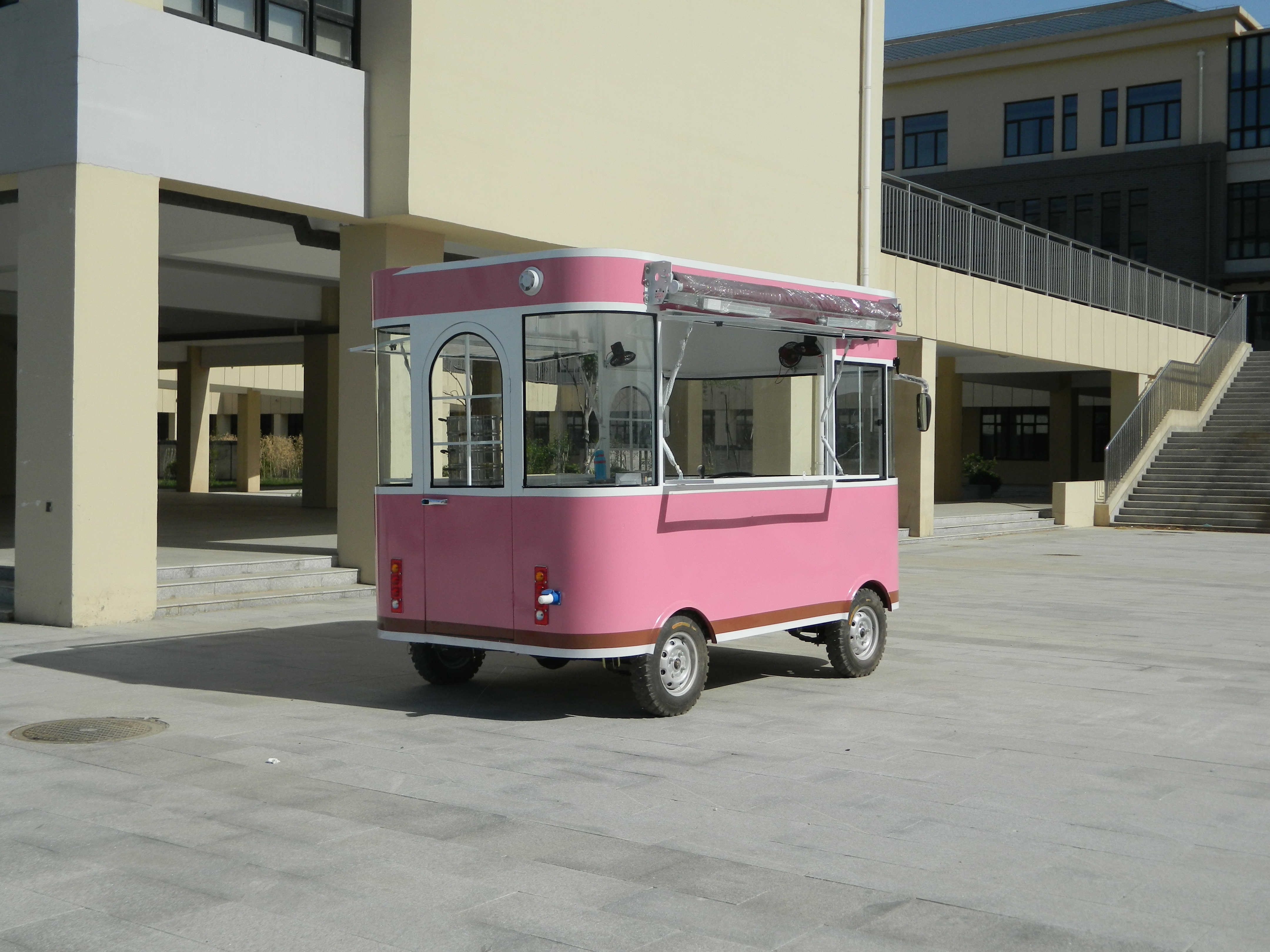 本厂生产直销多功能电动美食车小吃车奶茶车