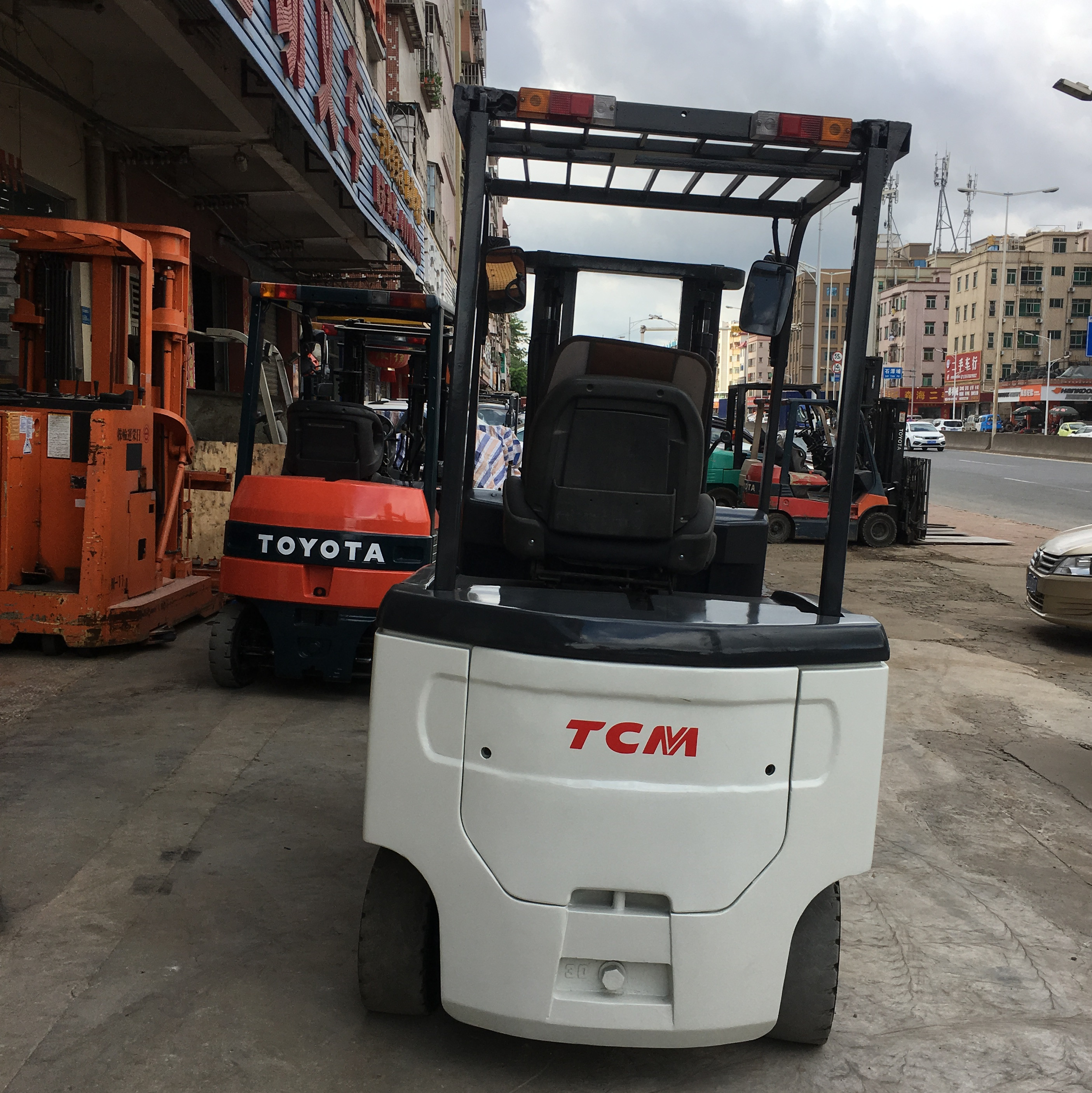 二手进口3吨TCM电动叉车出售租赁