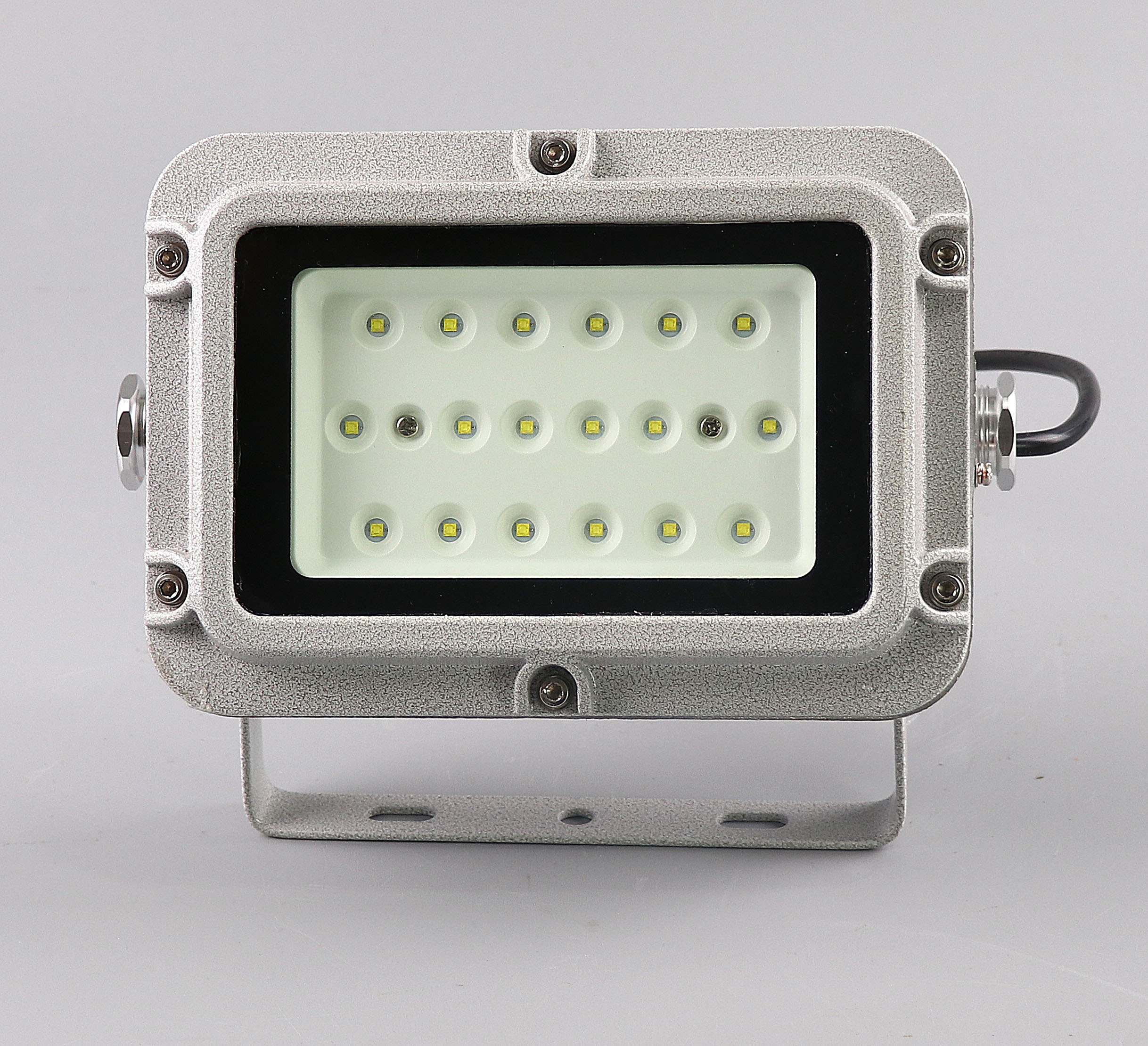LED防爆投光灯50W支架隧道灯LED强光户外照明灯图片