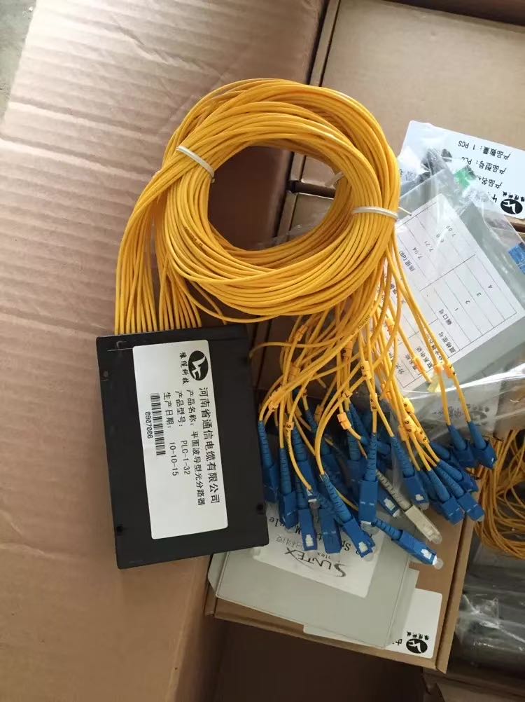大量出售通信器材6芯光纤光缆图片