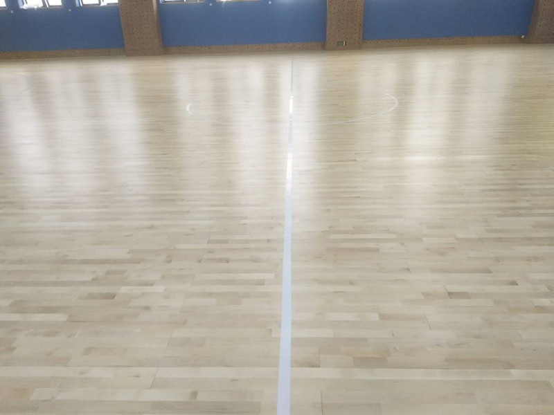 沧州市运动木地板。厂家沧州体育运动篮球馆羽毛球馆舞台枫桦实木地板 运动木地板 运动木地板。