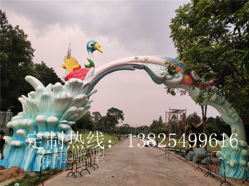美化景区彩虹天鹅造型玻璃钢公园景区商场拱门雕塑摆件图片